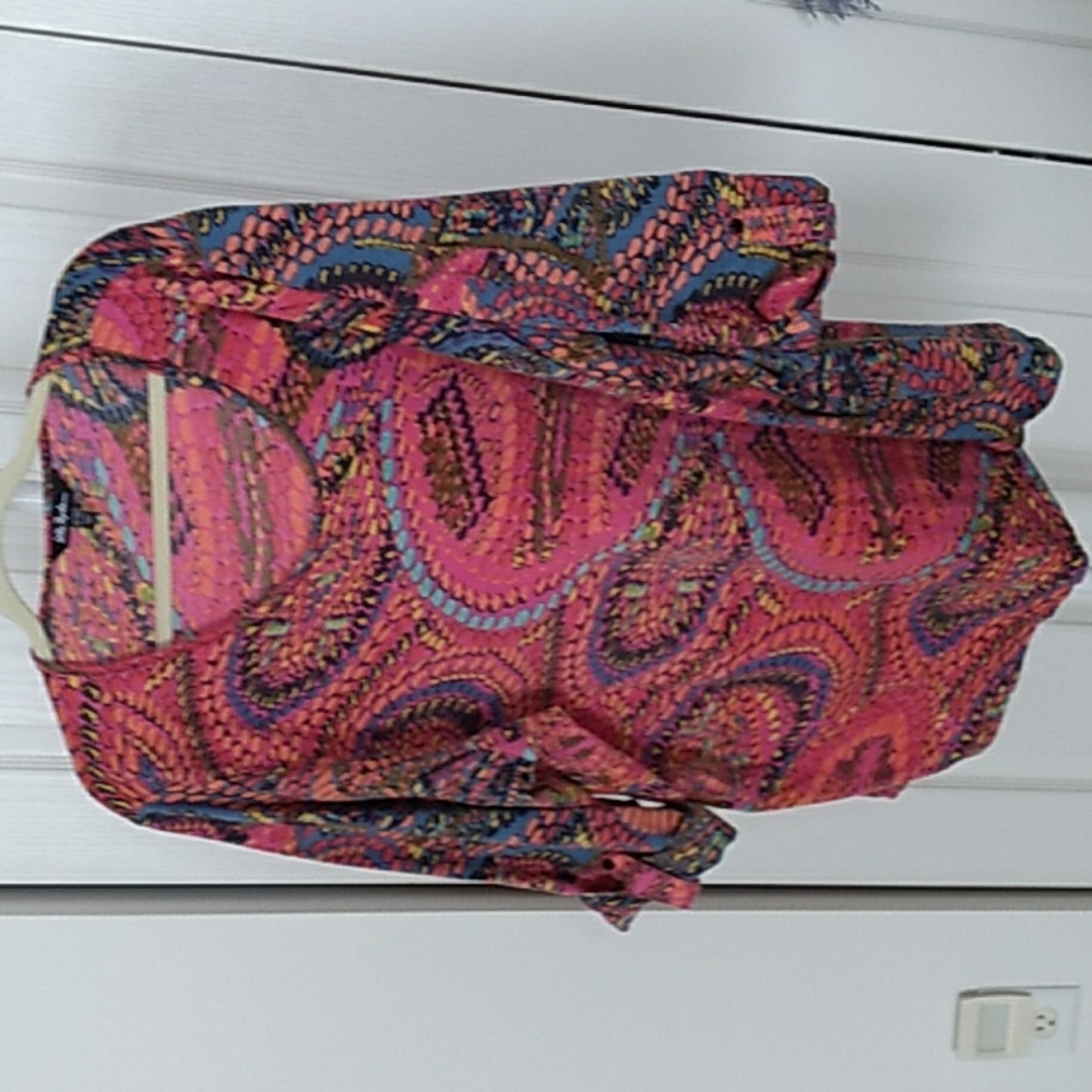 Vibrant Ulla Popken 3x top.  3/4 sleeves